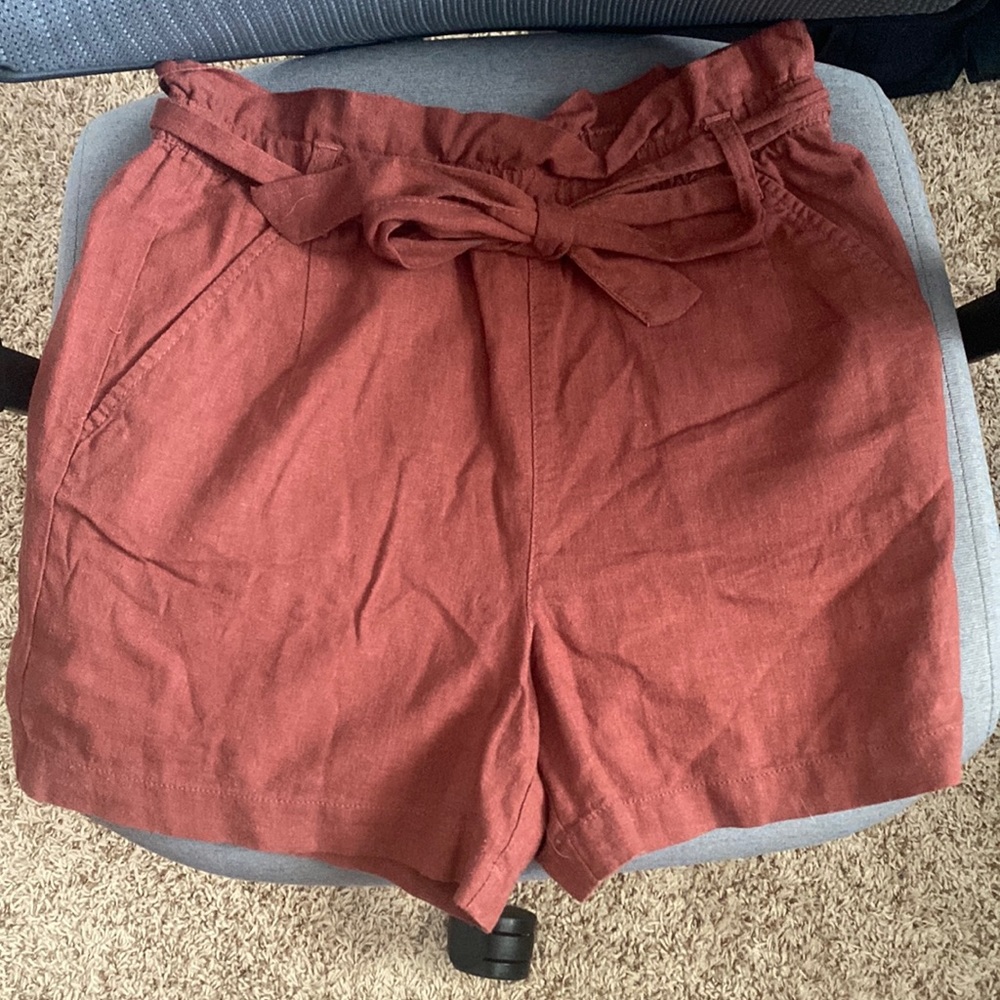 Ana red shorts with belt